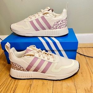 NIB, Women’s Adidas sneakers, Sz 8.